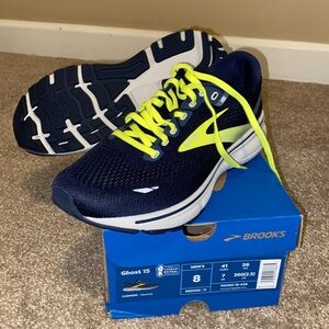 Brooks Ghost men's size 8. New